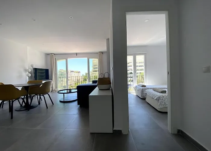 Renovated In Jardines Del Puerto * Марбелья
