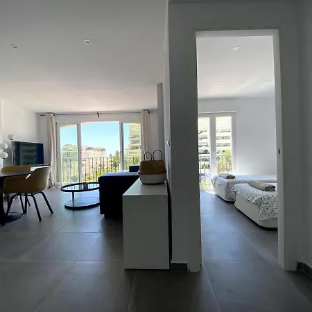Renovated In Jardines Del Puerto * Марбелья